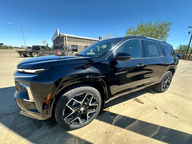 2026 Chevrolet Traverse High Country in Mosaic Black Metallic — front three-quarter view
